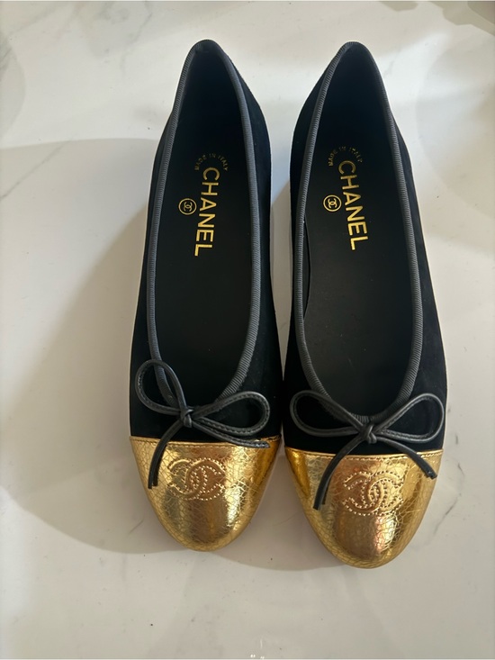 Boutique Store Shoes - Black and Gold Leather Cap-Toe Ballet Flats Shoes.